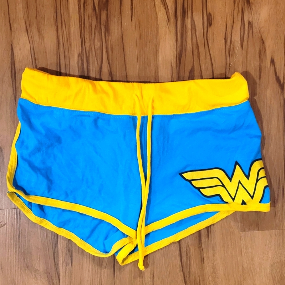 Wonder Woman Booty Shorts Size L
